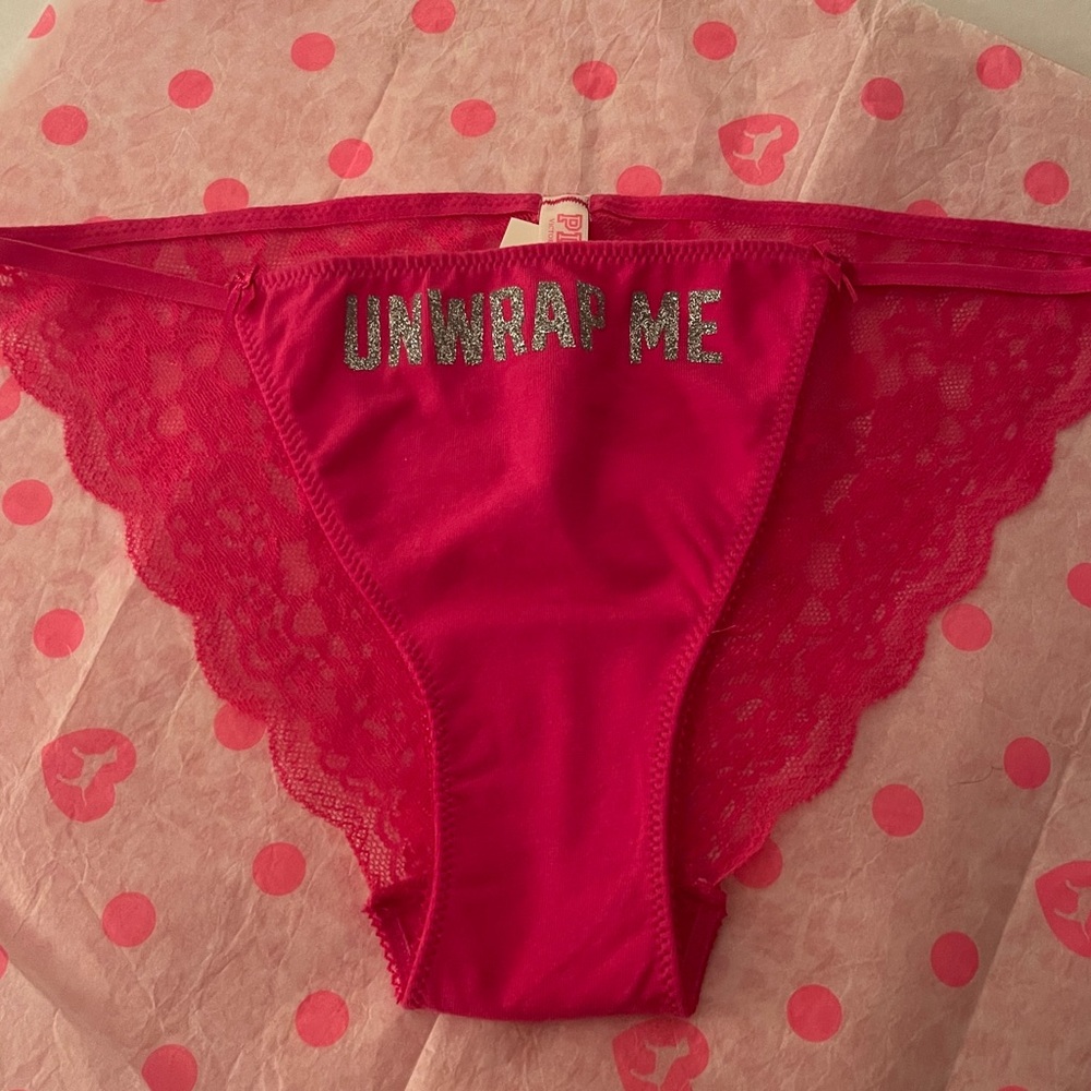 NEW VICTORIA'S SECRET PINK UNWRAP ME LACE VINTAGE
STRING BIKINI PANTY M RARE